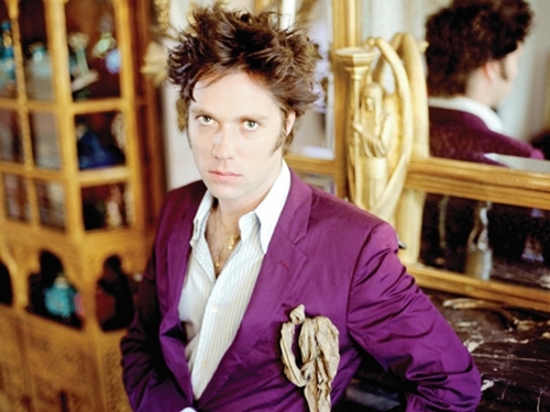 publicity photo of Rufus Wainwright December 2004